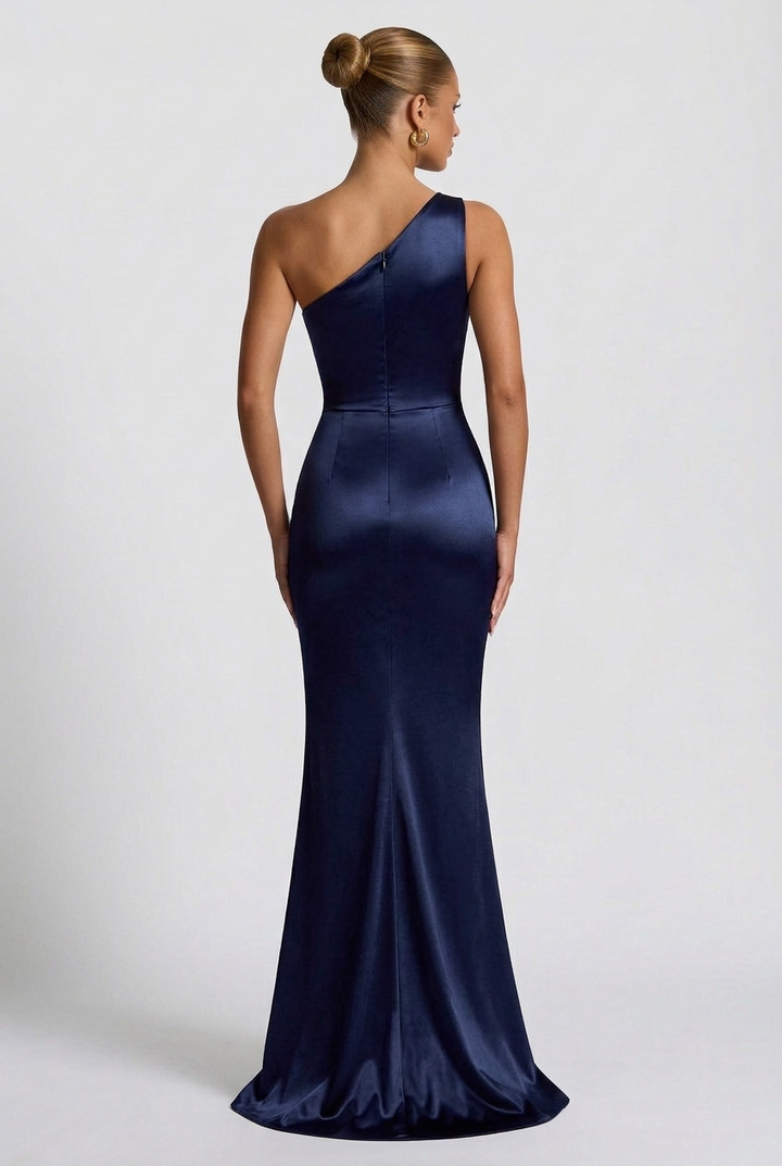 Daphne | Damernas enaxlad satin maxi balklänning med slits