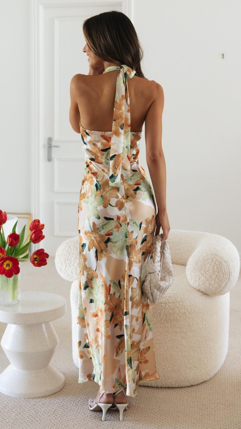 Ember | Damklänning med blomsterprint, halterneck och öppen rygg, maxiklänning