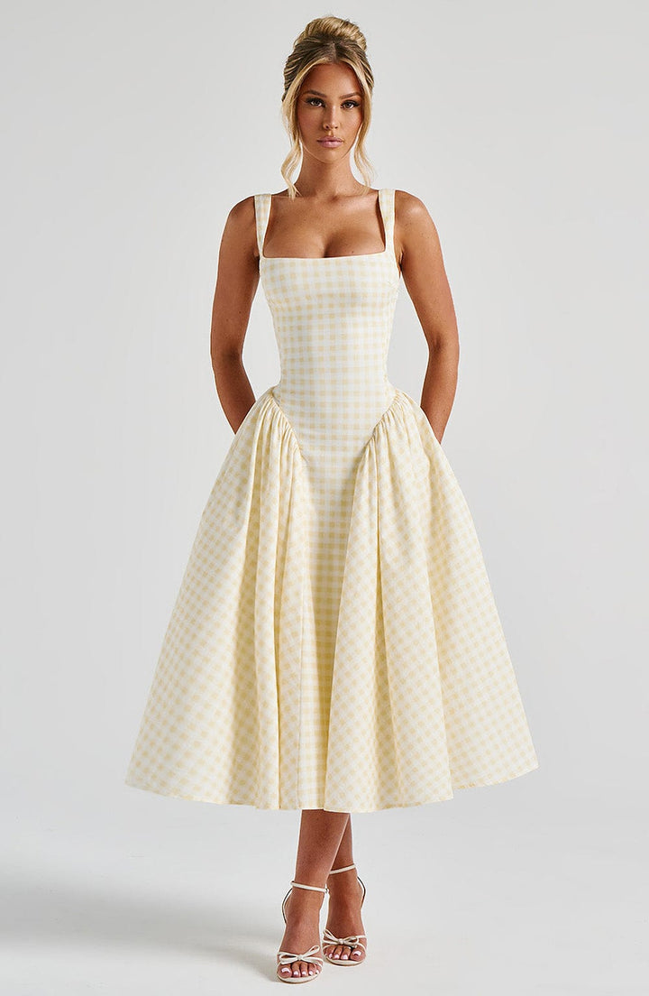 Kaydence | Damklänning i gingham, ärmlös, med fyrkantig halsringning, midiklänning