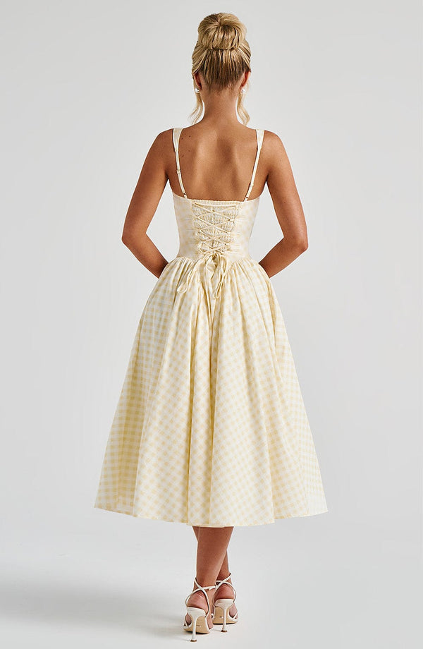 Kaydence | Damklänning i gingham, ärmlös, med fyrkantig halsringning, midiklänning