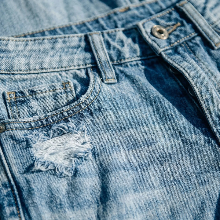 Högmidjade jeansshorts i sliten look - Courtney